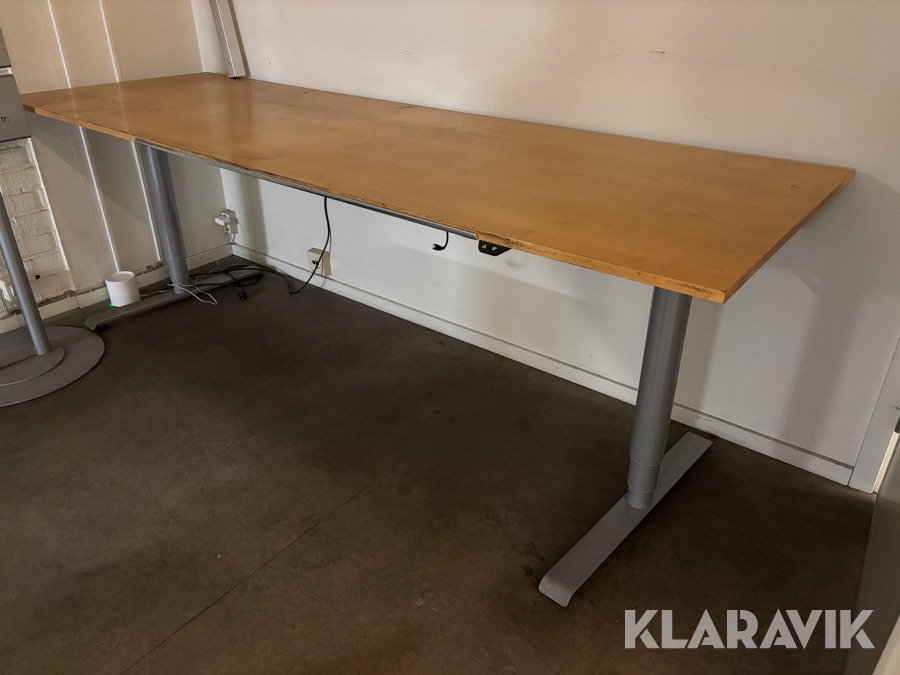 Skrivbord höj och sänkbart