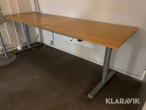 Skrivbord höj och sänkbart