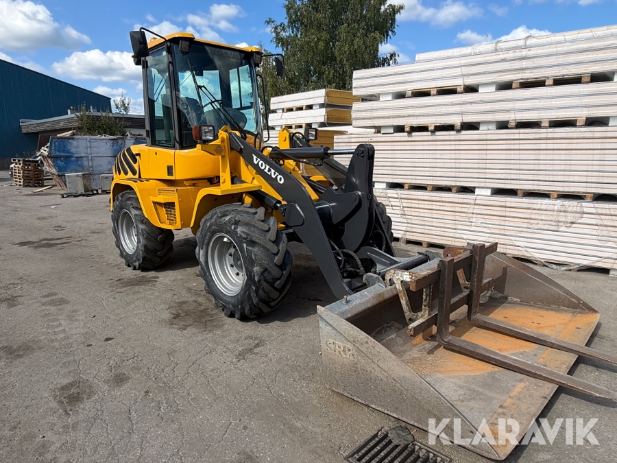 Hjullastare Volvo L35B PRO med skopa och gafflar