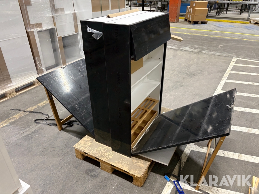 Kombinerat köksskåp/nedfällbart bord Marbodal 2st