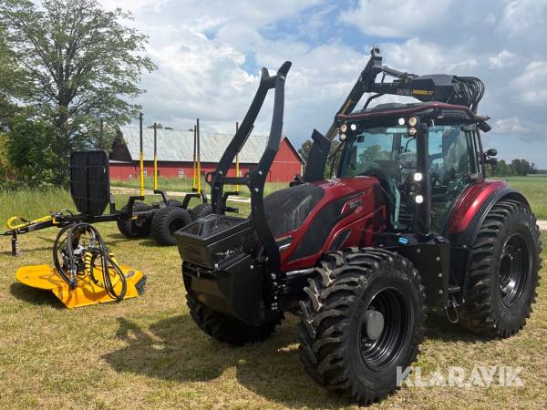 Skogstraktor Valtra T175E Direct med kran, skogsvagn och redskap