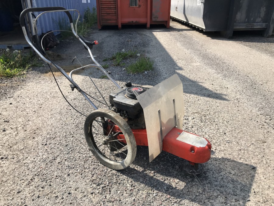 Hjulgående grästrimmer