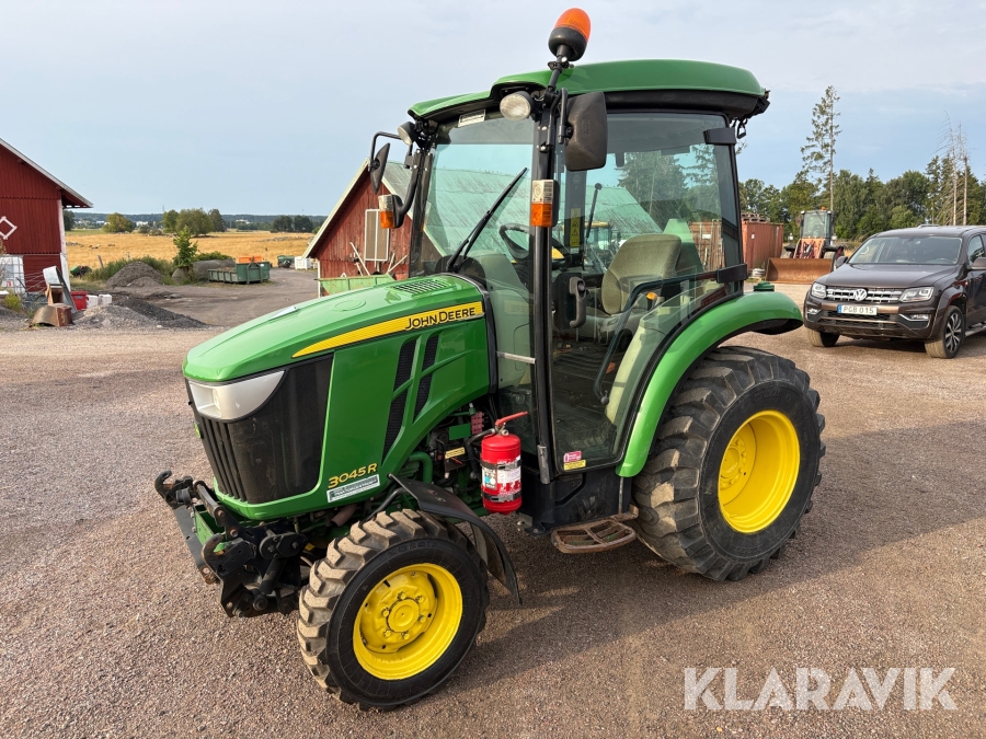 Traktor John Deere 3045R