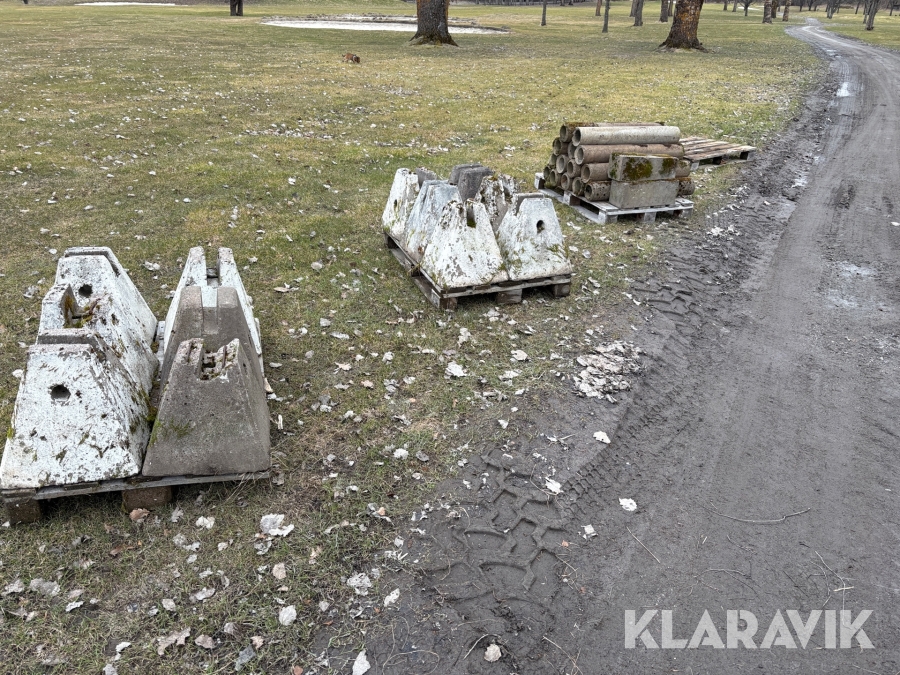Betongpelare, rör och fundament