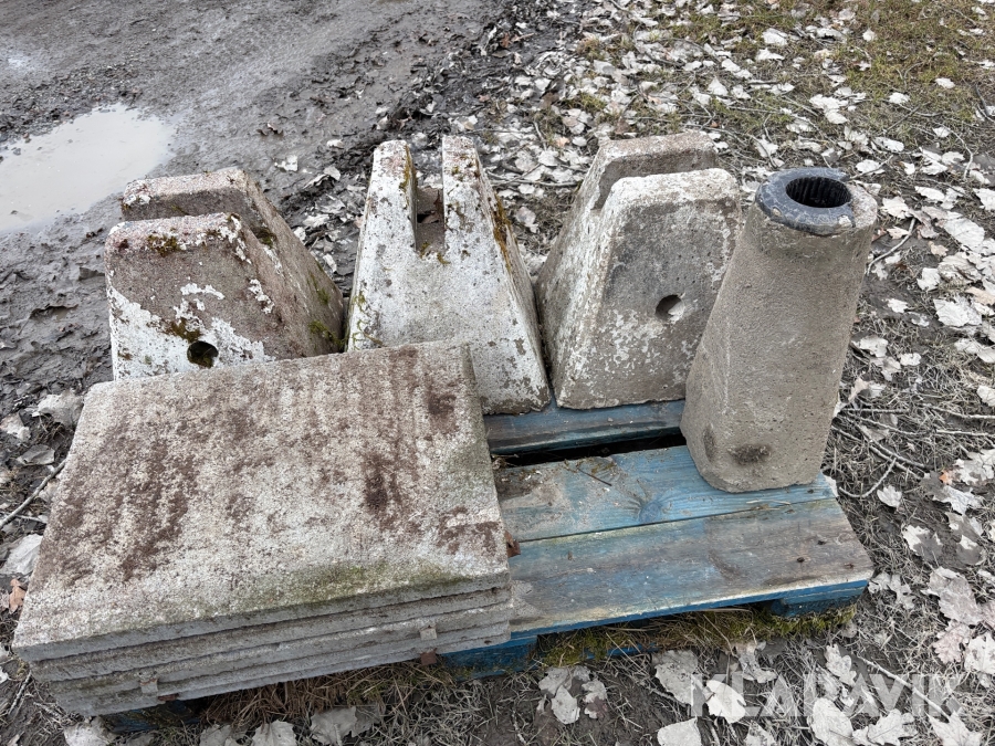 Betongpelare, rör och fundament, Sollentuna, Klaravik auktio