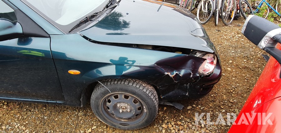 2st reservdelsbilar / skrotbilar  