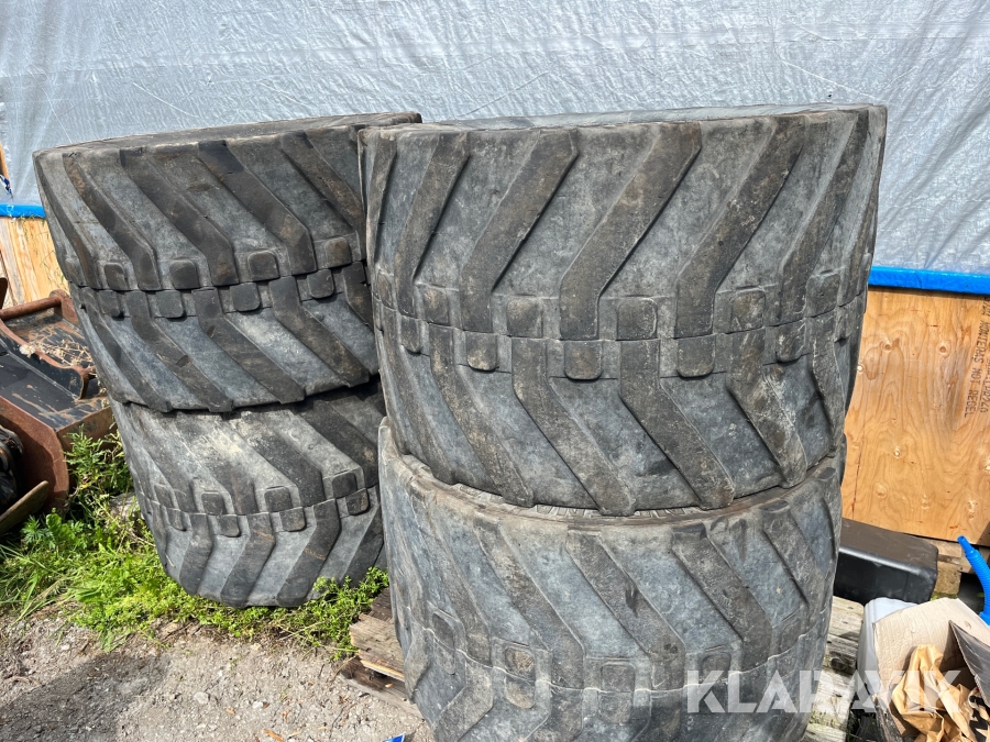 4st Entreprenad däck 315/70 R22.5