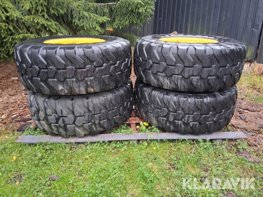 Entreprenaddäck Mitas med fälg 4 st