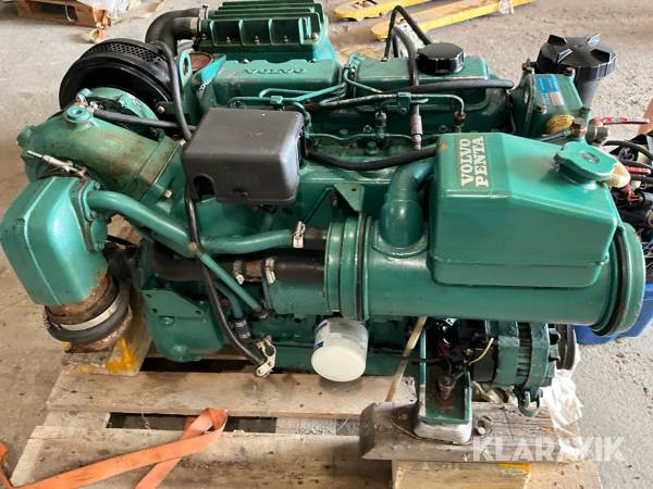 Båtmotor Volvo Penta AD31 B med DP-drev och sköld