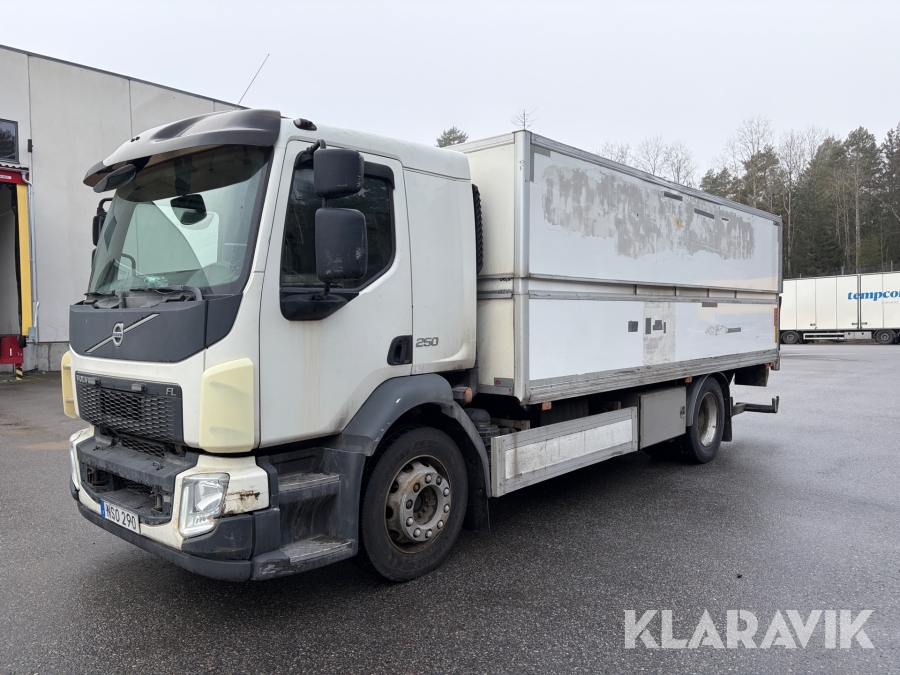 Lastbil Volvo FL 250 med höj och sänkbart skåp