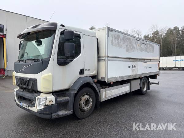 Lastbil Volvo FL 250 med höj och sänkbart skåp