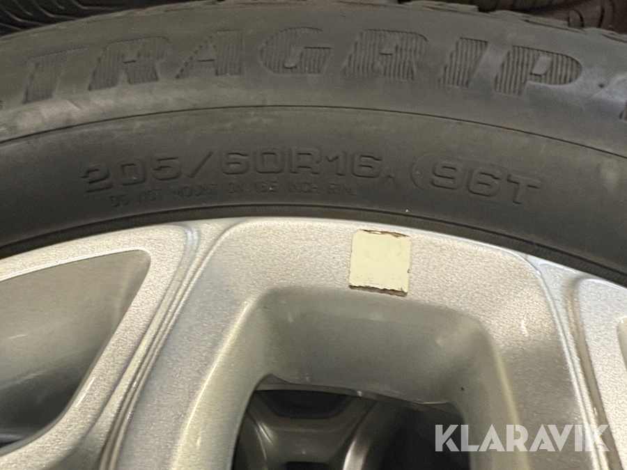 Blandat parti med däck 11 uppsättningar