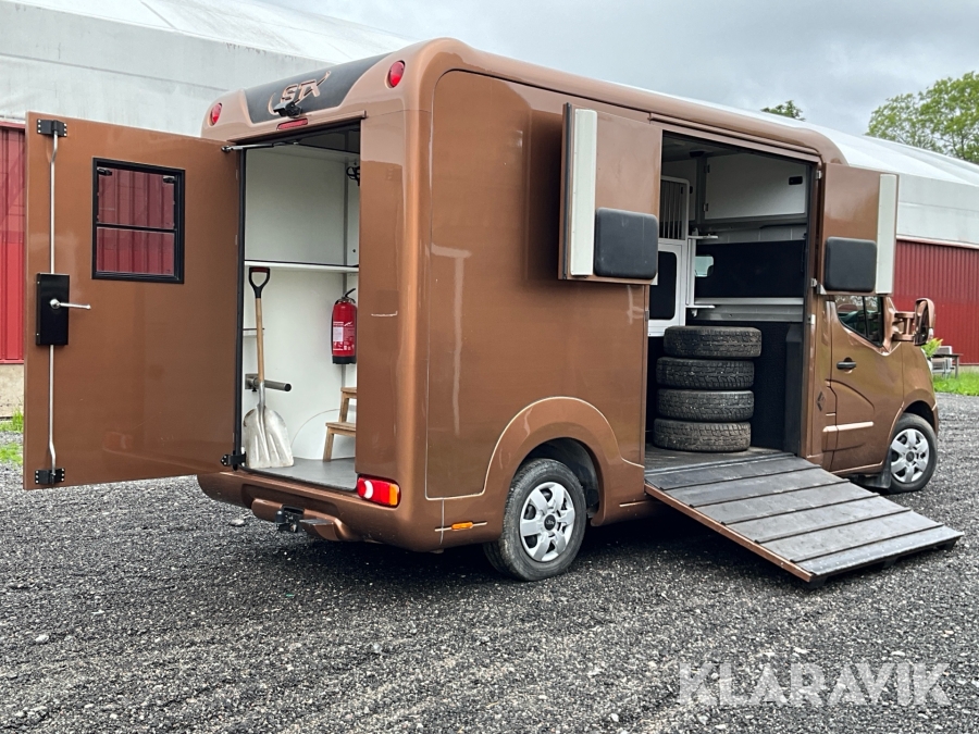 Hästlastbil B-kort Renault Master med plats för 2hästar