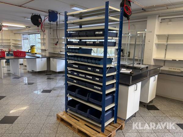 Systemhylla med plastlådor