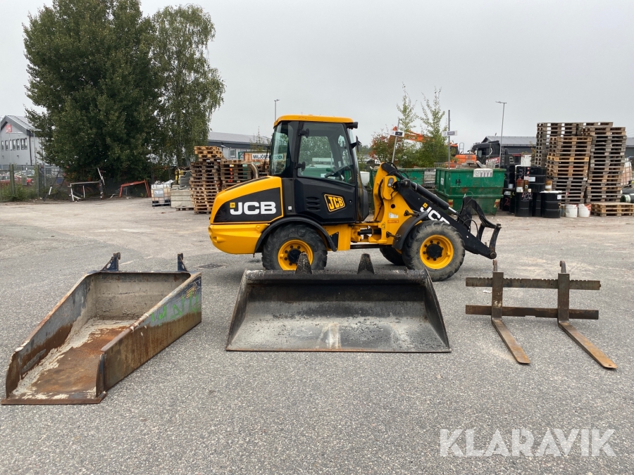 Lastmaskin JCB 406 med tre redskap