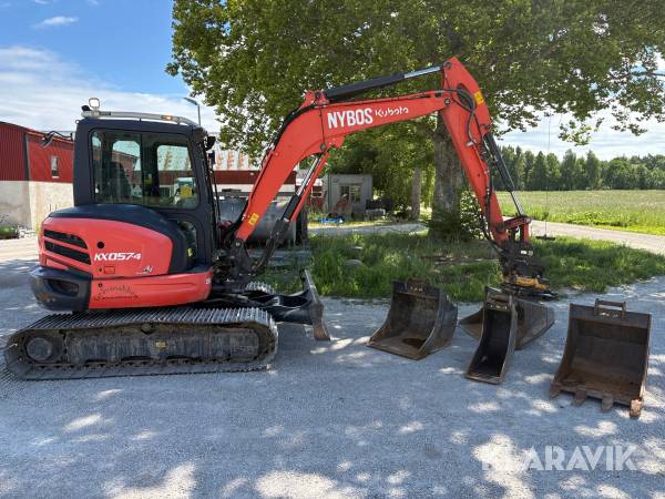 Grävmaskin Kubota KX057-4 med tiltrotator, grip & skopor
