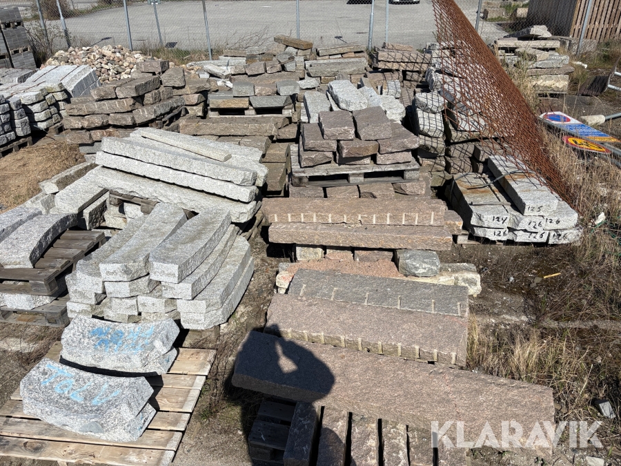 Parti granitsten i varierande storlekar