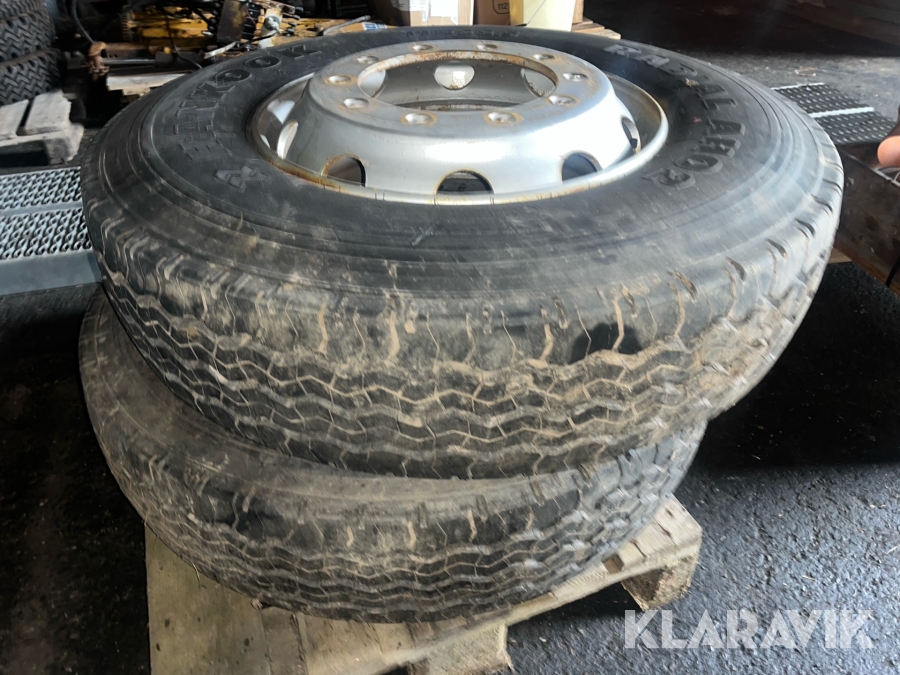 Däck med fälg Hankook 2st. 11 R 22.5