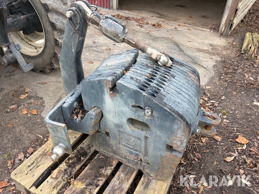 Frontvikter till New Holland