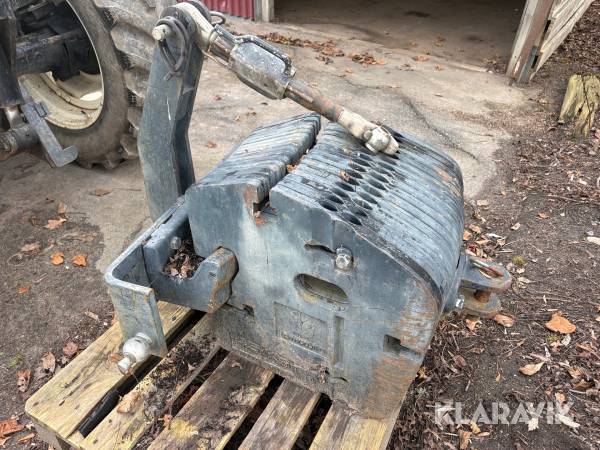 Frontvikter till New Holland