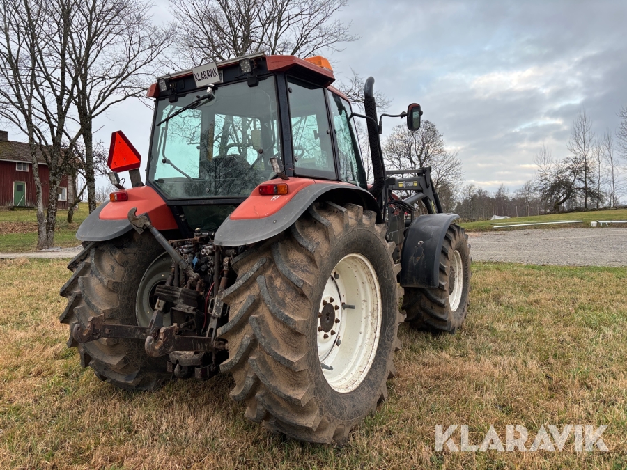 Traktor New Holland M135 4WD med trimalastare