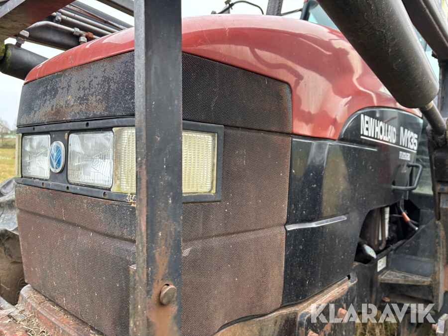 Traktor New Holland M135 4WD med trimalastare