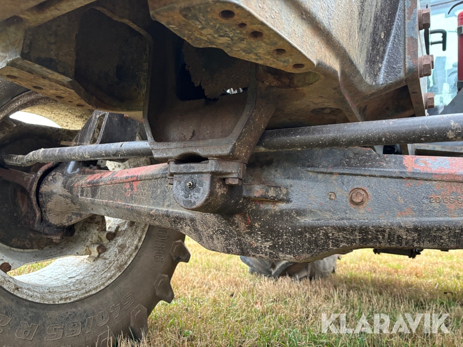 Traktor New Holland M135 4WD med trimalastare