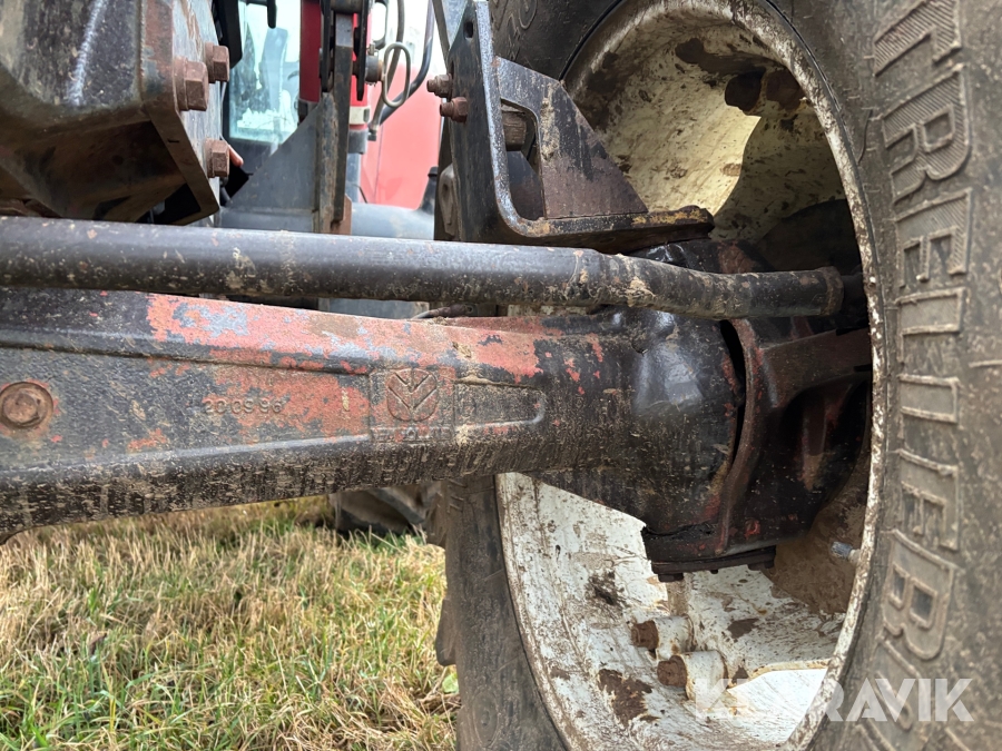 Traktor New Holland M135 4WD med trimalastare