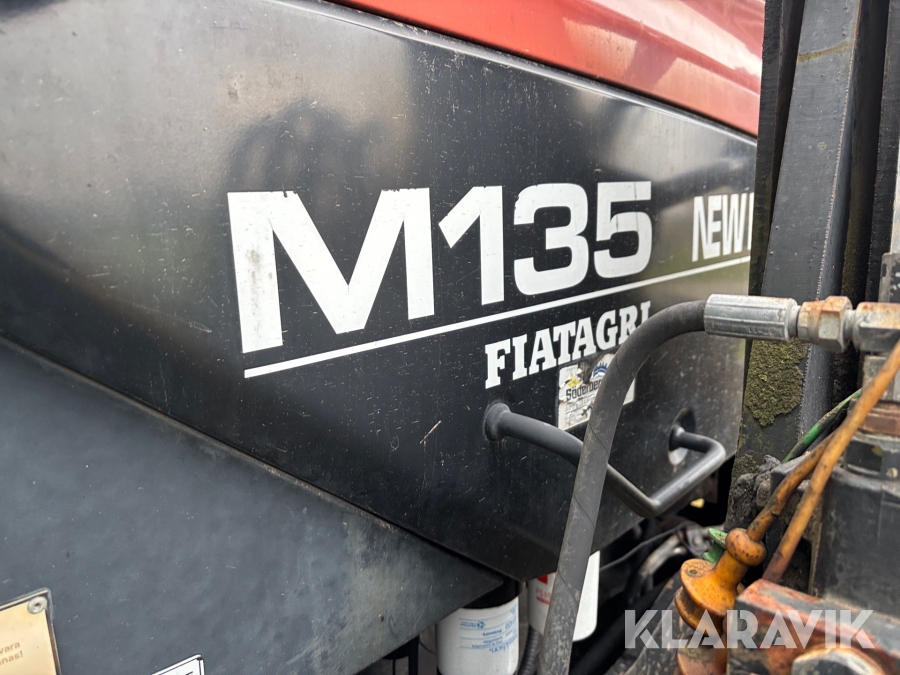 Traktor New Holland M135 4WD med trimalastare