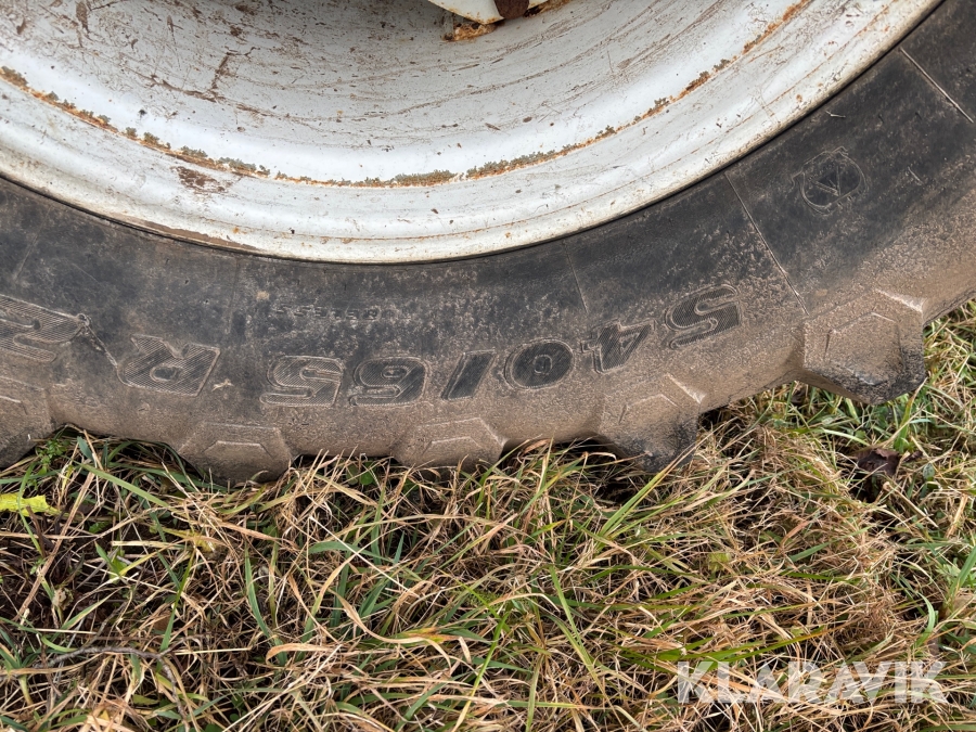 Traktor New Holland M135 4WD med trimalastare