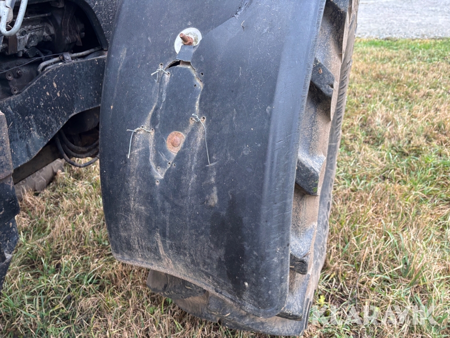 Traktor New Holland M135 4WD med trimalastare