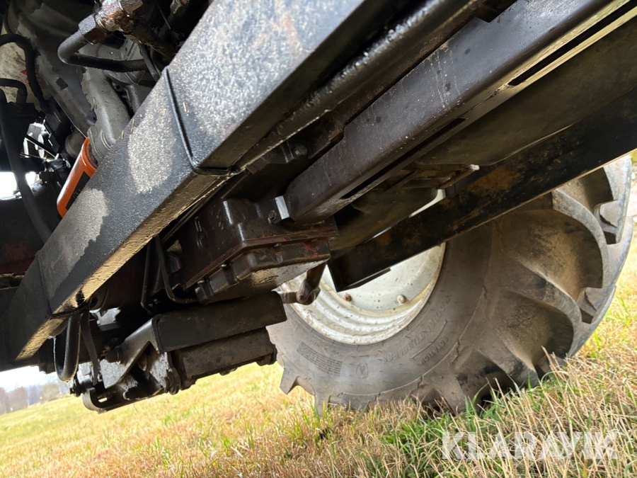 Traktor New Holland M135 4WD med trimalastare