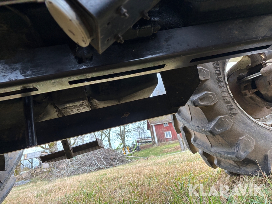 Traktor New Holland M135 4WD med trimalastare