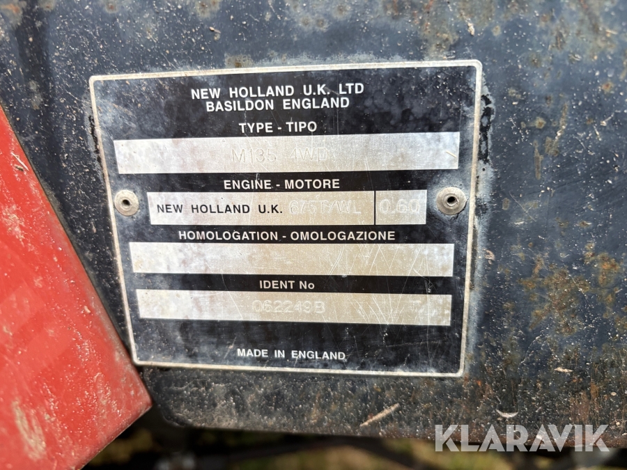 Traktor New Holland M135 4WD med trimalastare