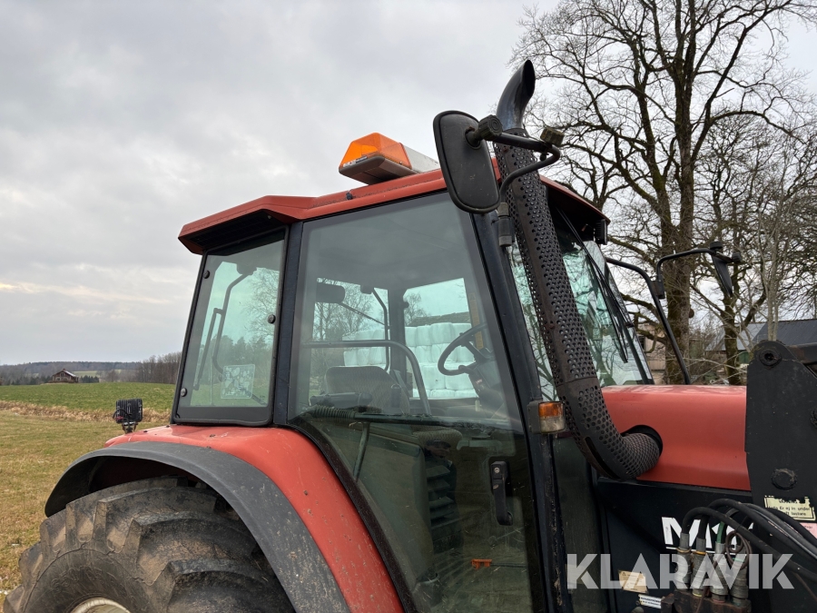 Traktor New Holland M135 4WD med trimalastare