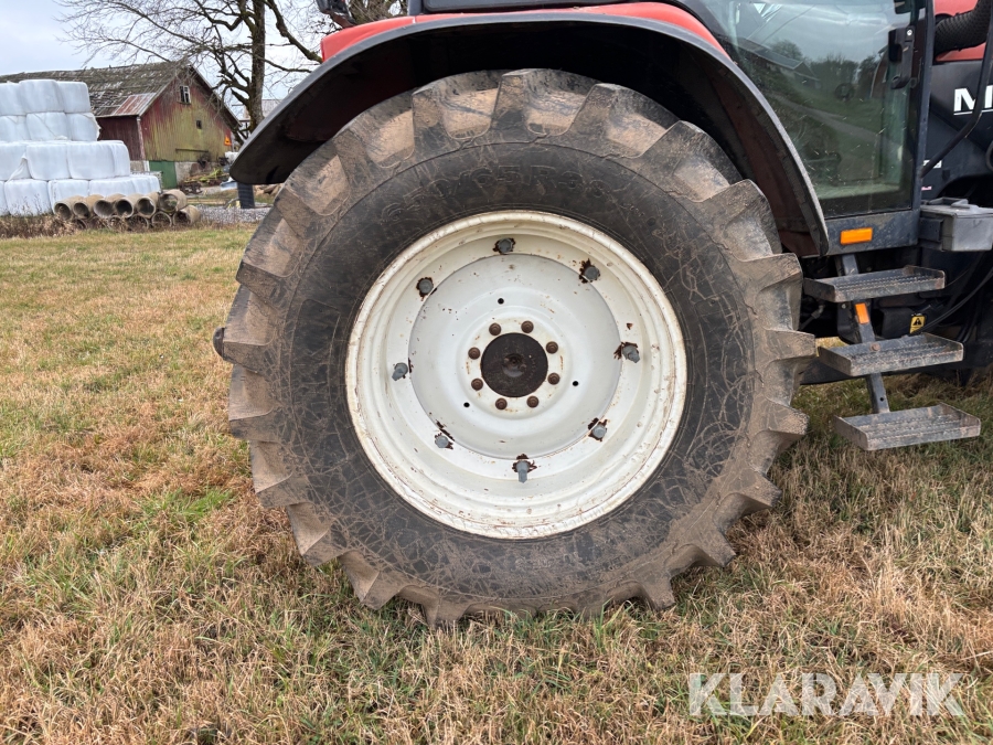 Traktor New Holland M135 4WD med trimalastare