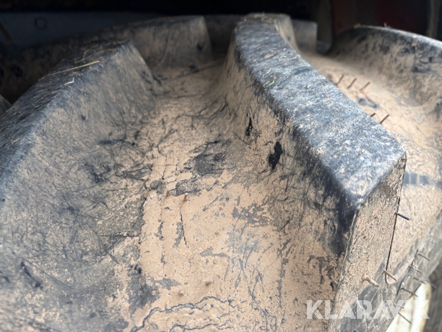 Traktor New Holland M135 4WD med trimalastare