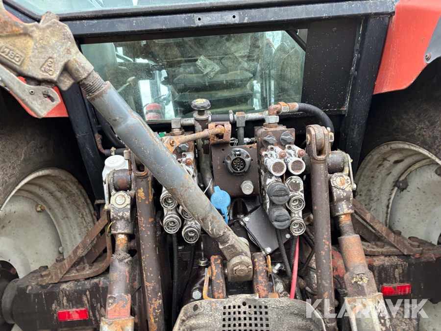 Traktor New Holland M135 4WD med trimalastare