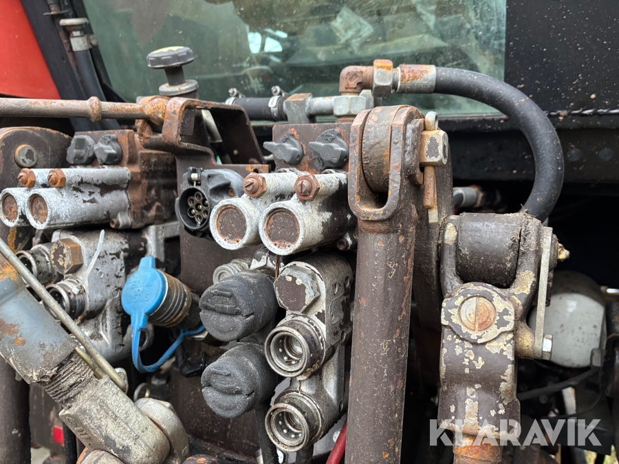 Traktor New Holland M135 4WD med trimalastare