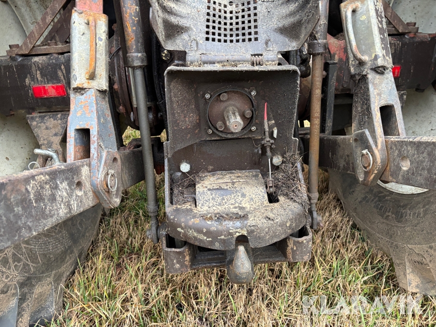 Traktor New Holland M135 4WD med trimalastare