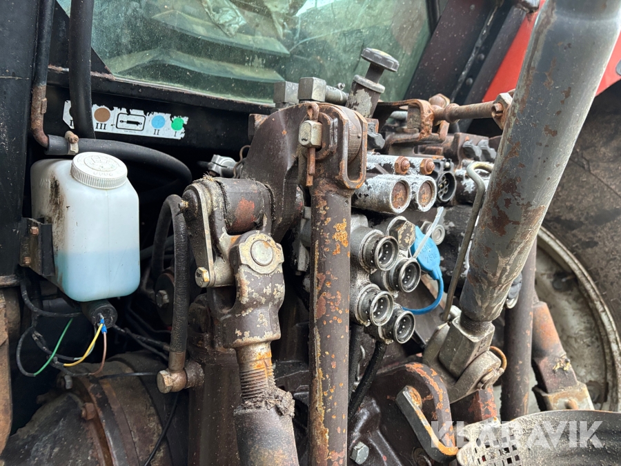 Traktor New Holland M135 4WD med trimalastare