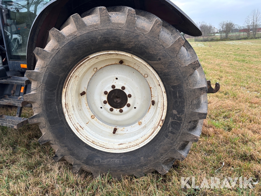 Traktor New Holland M135 4WD med trimalastare