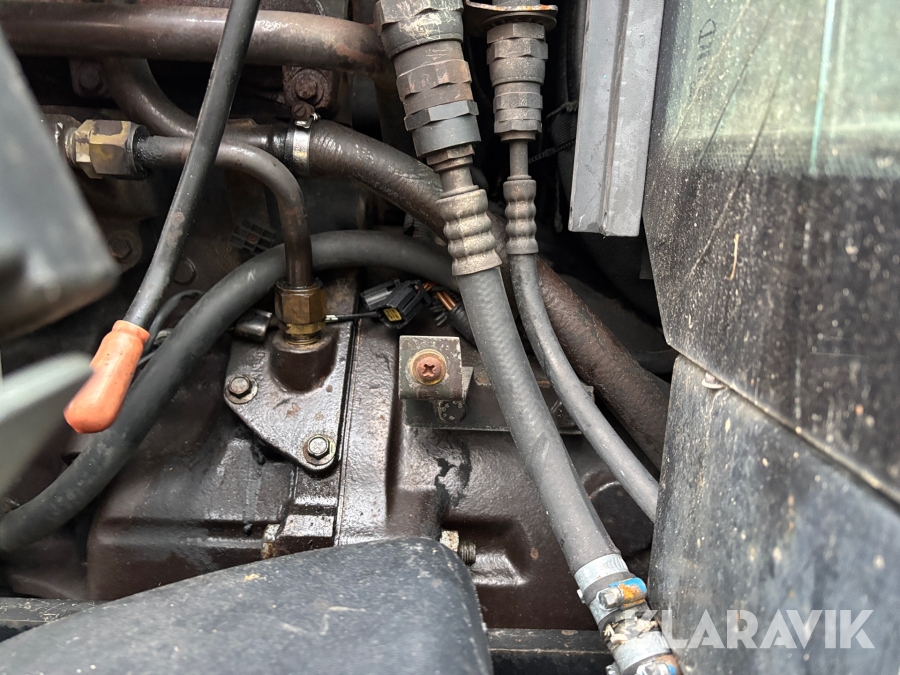 Traktor New Holland M135 4WD med trimalastare