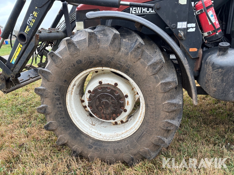 Traktor New Holland M135 4WD med trimalastare