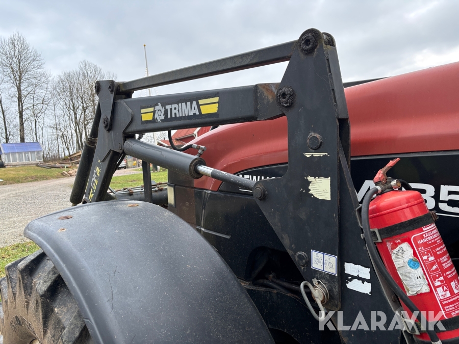 Traktor New Holland M135 4WD med trimalastare