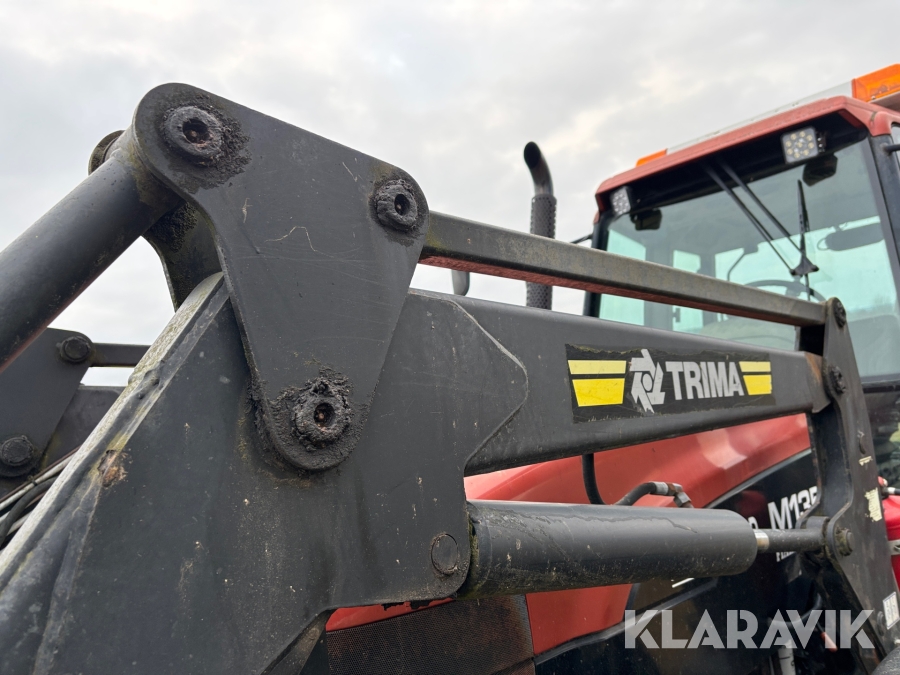Traktor New Holland M135 4WD med trimalastare