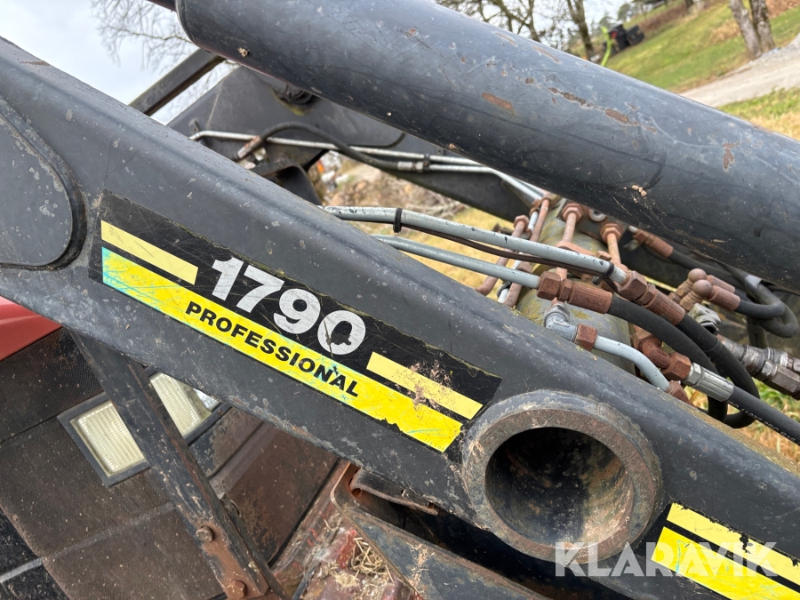 Traktor New Holland M135 4WD med trimalastare