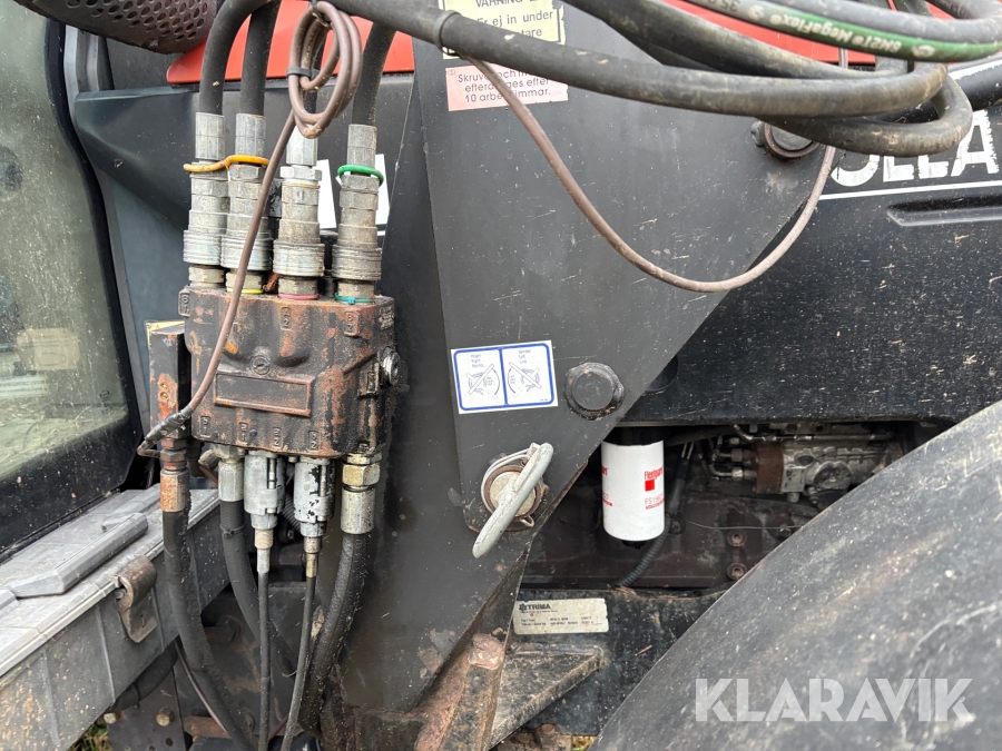 Traktor New Holland M135 4WD med trimalastare