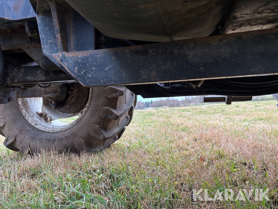 Traktor New Holland M135 4WD med trimalastare