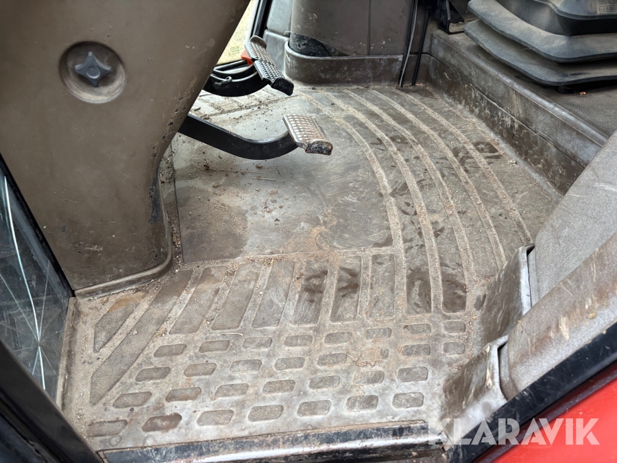 Traktor New Holland M135 4WD med trimalastare